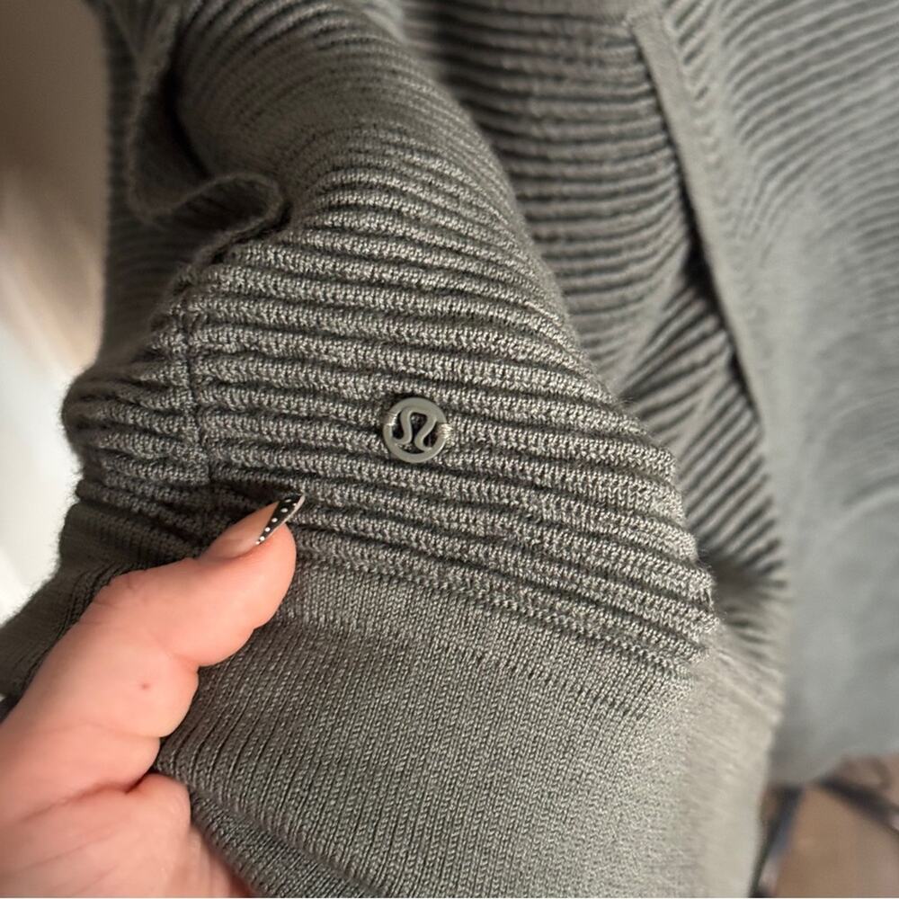 Lululemon Sit In Lotus Wrap II Medium Gray - Picture 8 of 9